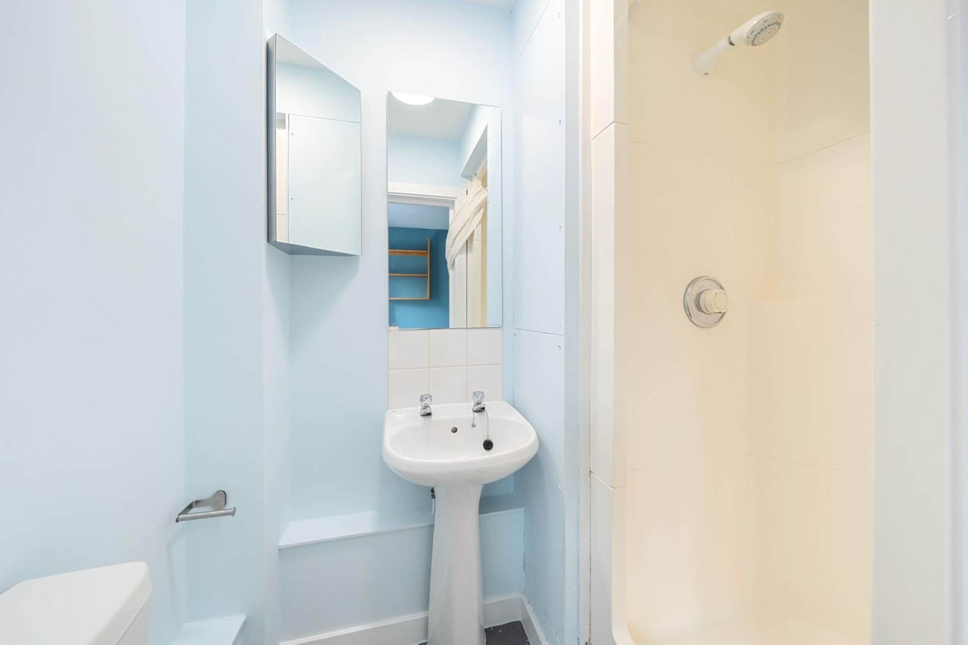 Bellerby Court, Guildford, Image 10