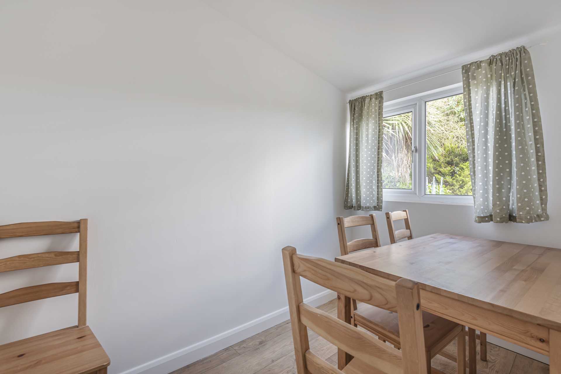 Homestall, Guildford, Image 6