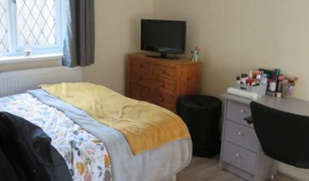 The Chase, Guildford, Image 3