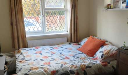 The Chase, Guildford, Image 4