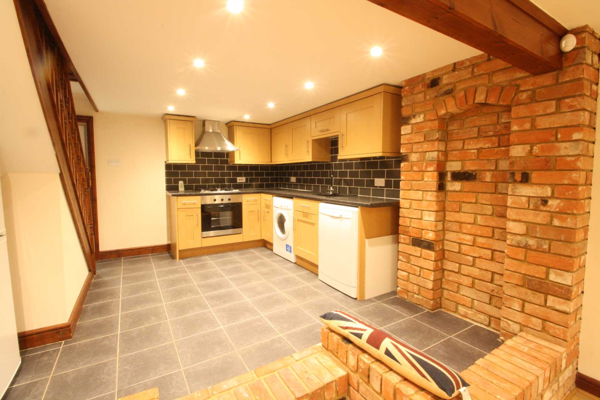 Elgar Road, Reading, Image 1