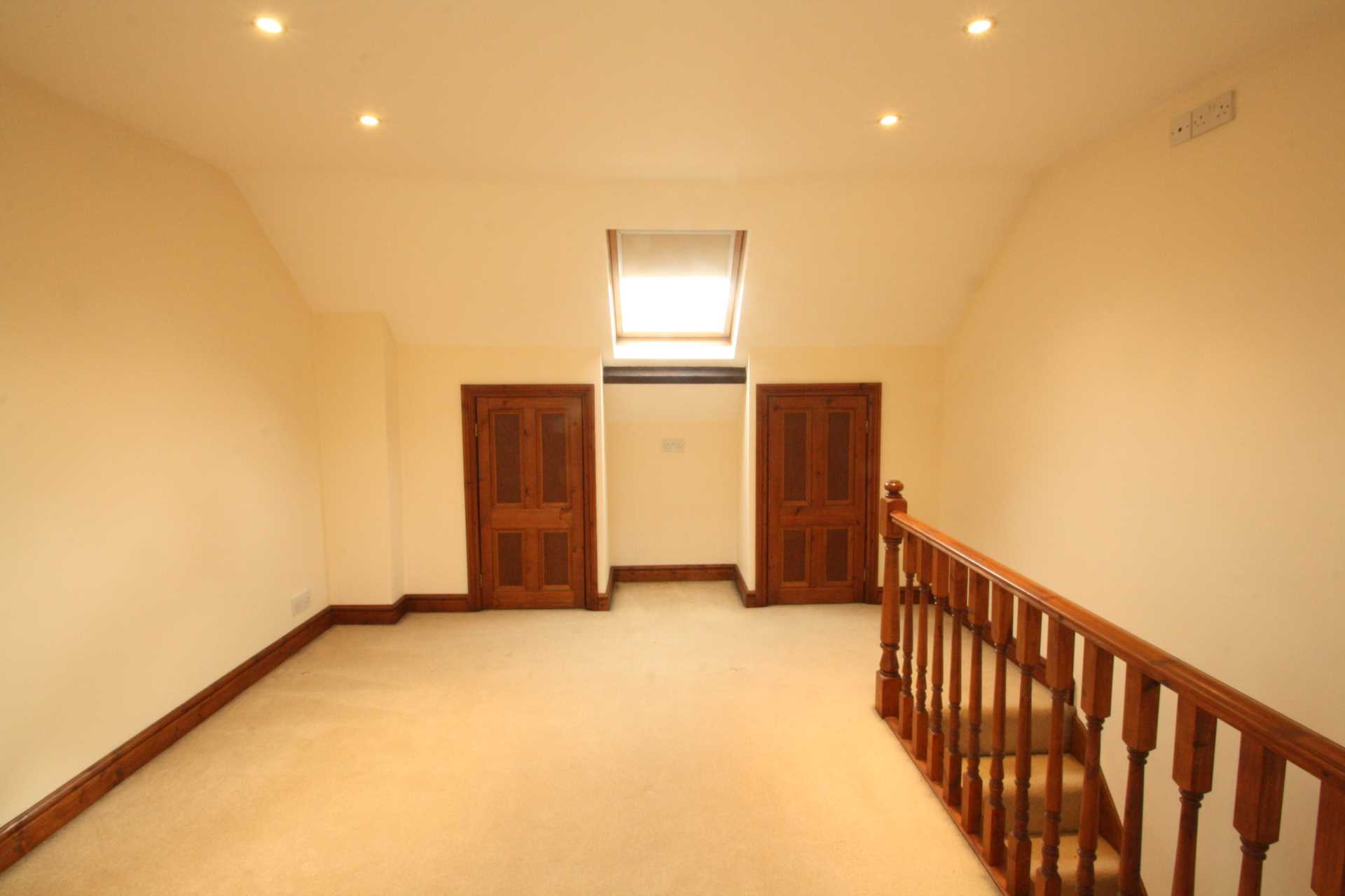 Elgar Road, Reading, Image 7