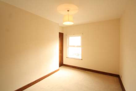 Elgar Road, Reading, Image 5