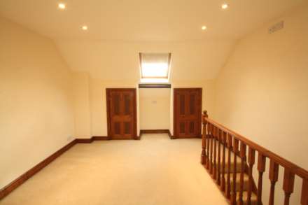 Elgar Road, Reading, Image 7