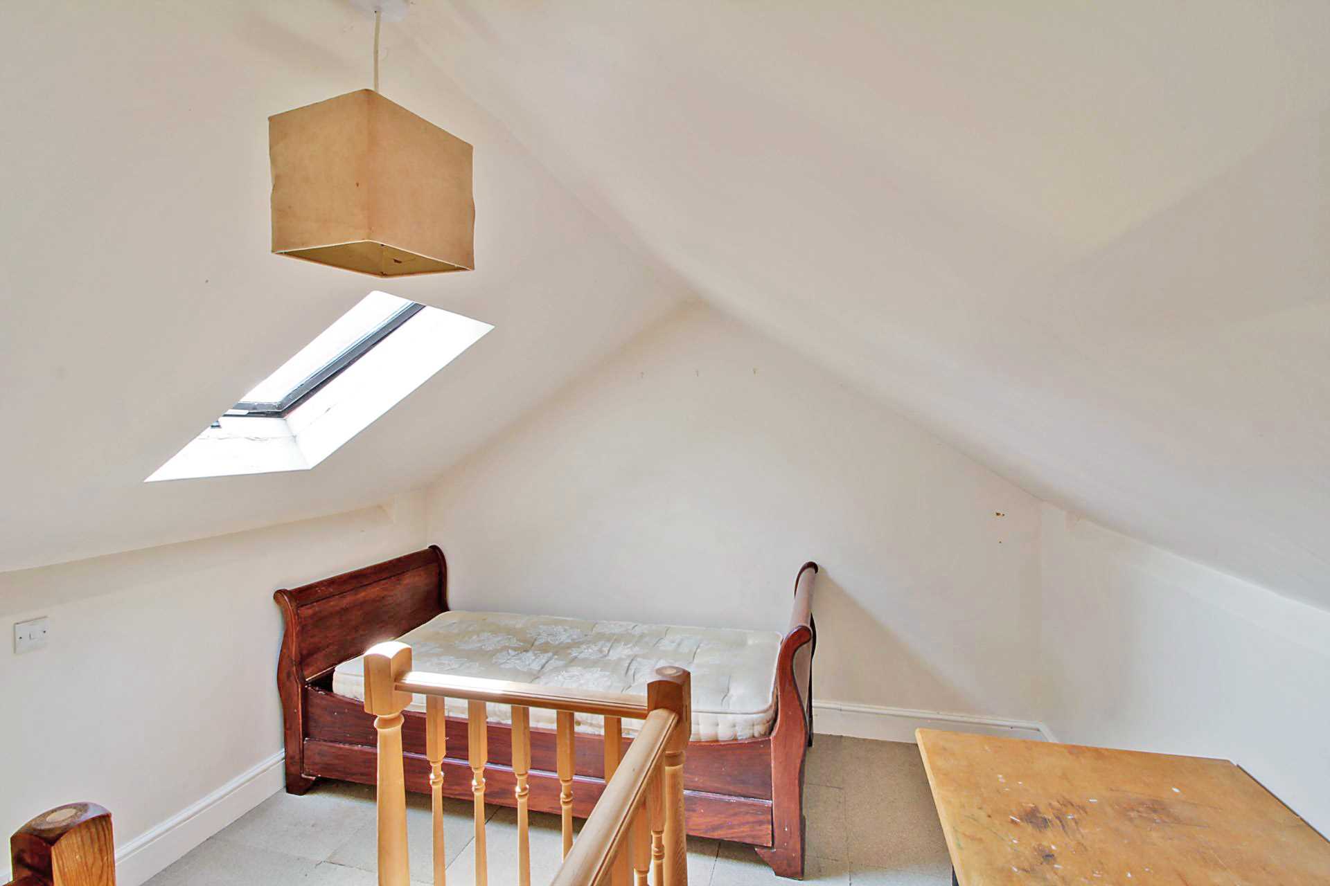 Pitcroft Avenue, Reading, Image 9