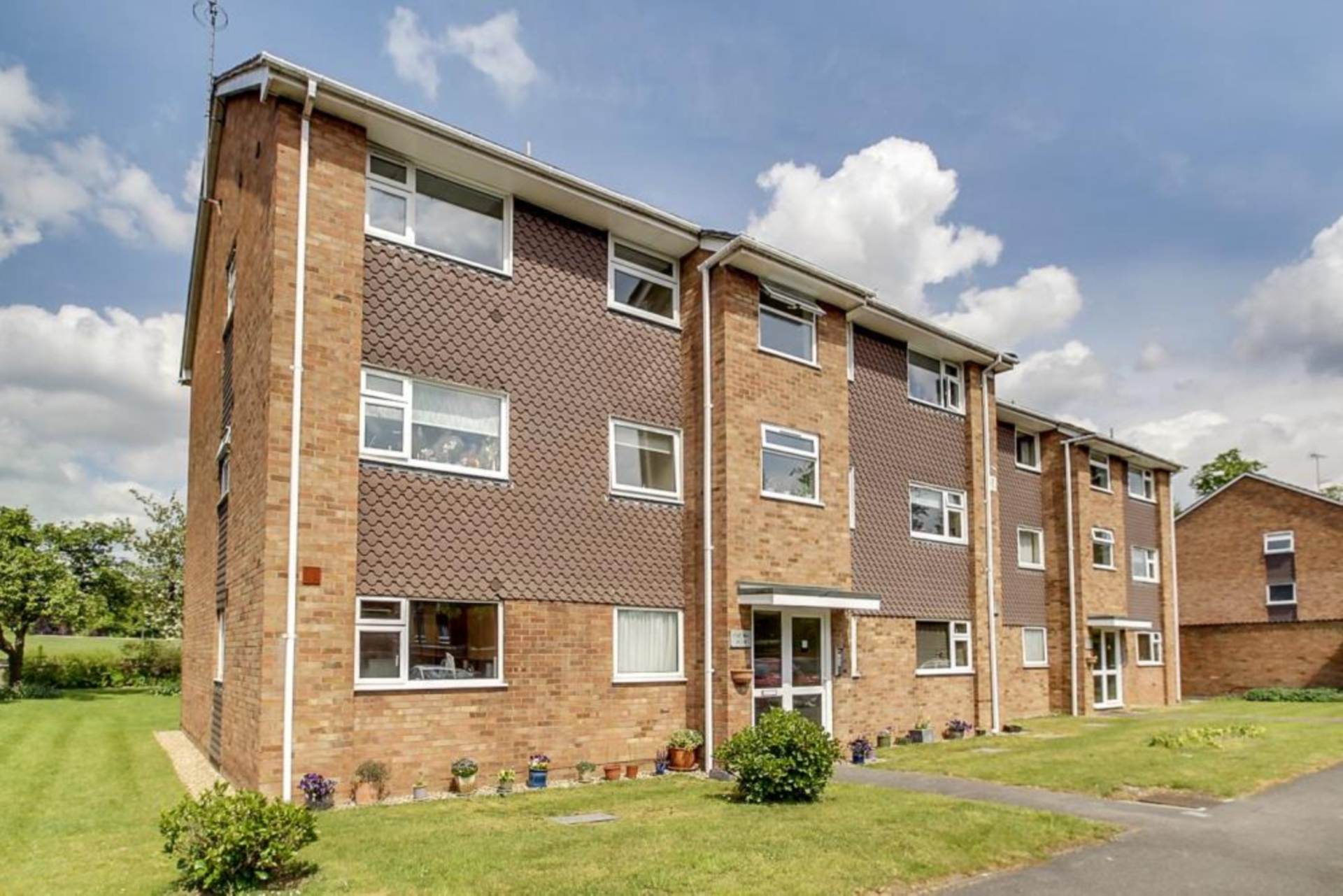 Dorchester Court, Reading, Image 1