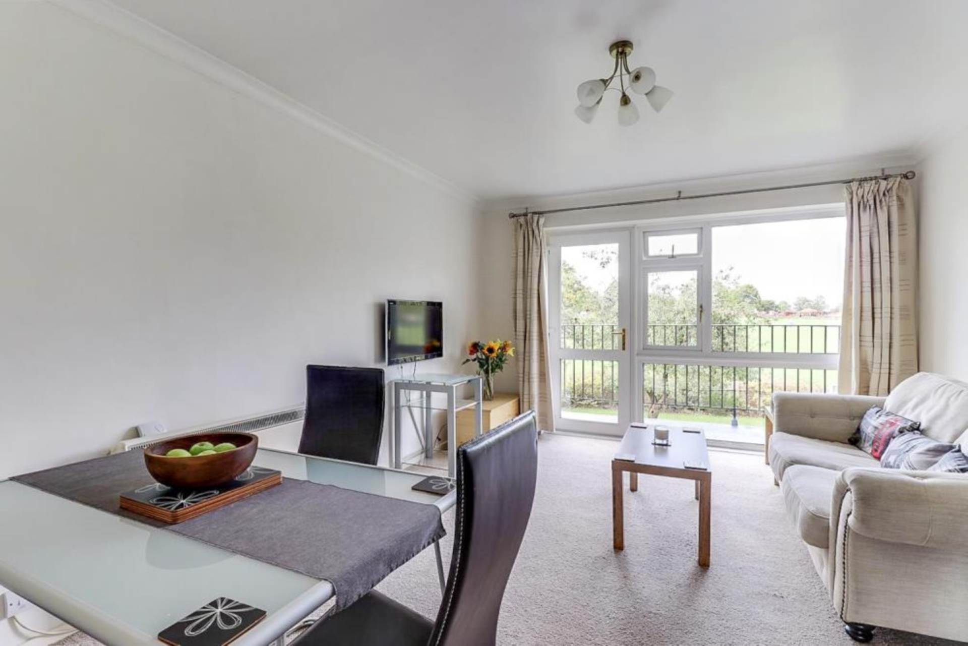 Dorchester Court, Reading, Image 3