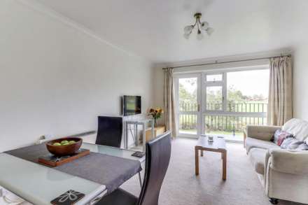 Dorchester Court, Reading, Image 3