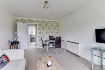 Dorchester Court, Reading, Image 4