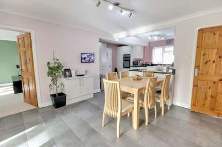 Compton Close, Earley, Reading, Image 2