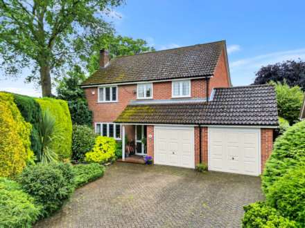 4 Bedroom Detached, Brackendale Way, Reading