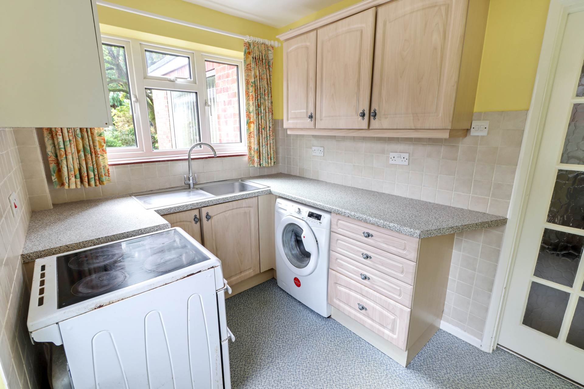 Redhatch Drive, Earley, Image 6