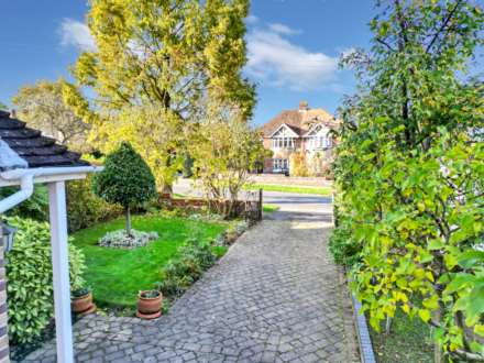 Redhatch Drive, Earley, Image 2