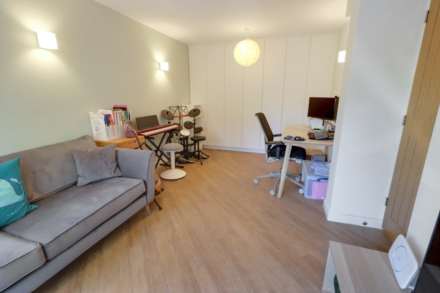 Malvern Court, Reading, Image 2