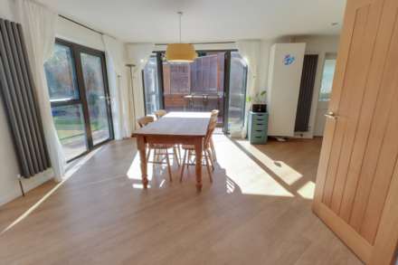 Malvern Court, Reading, Image 3
