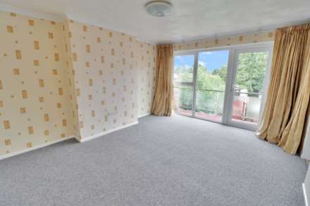 Lismore Close, Woodley, Image 2