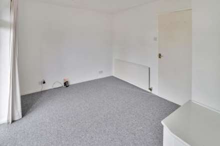 Lismore Close, Woodley, Image 6
