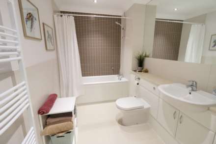 Upcross House, Reading, Image 9