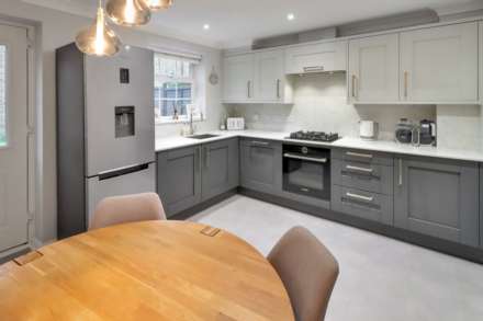 Wickham Way, Sherfield On Loddon, Image 3