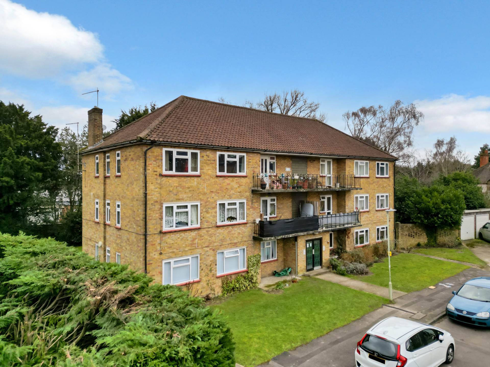 Courts Road, Earley, Image 1