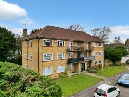Courts Road, Earley, Image 1