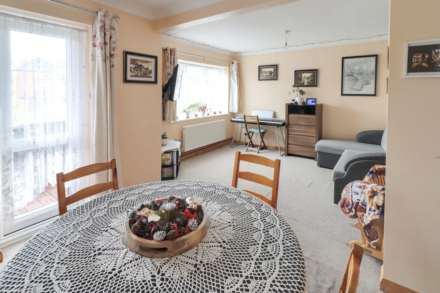 Courts Road, Earley, Image 2