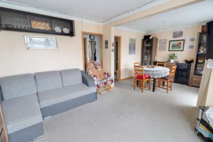 Courts Road, Earley, Image 4