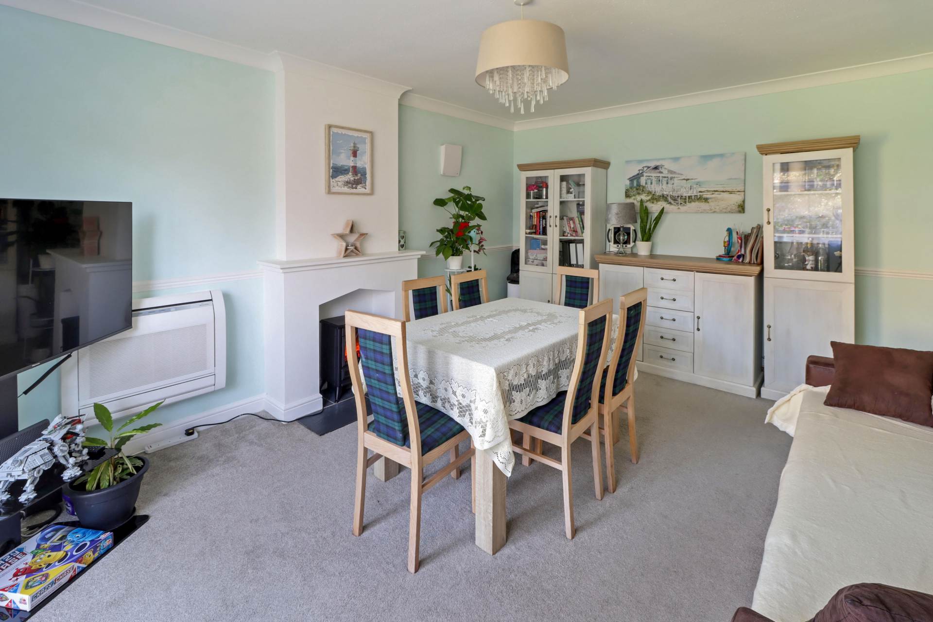 Sarum Court, Reading, Image 4