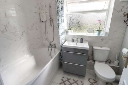 Sarum Court, Reading, Image 3