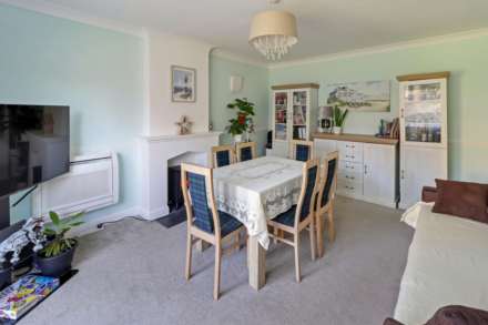 Sarum Court, Reading, Image 4