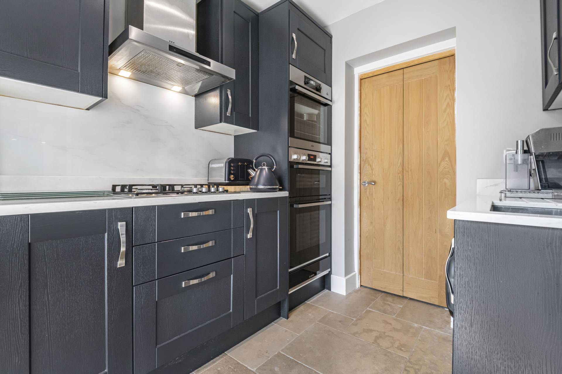Hilltop Road, Earley, Image 9