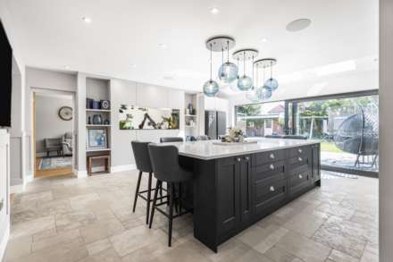 Hilltop Road, Earley, Image 10
