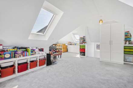 Hilltop Road, Earley, Image 20