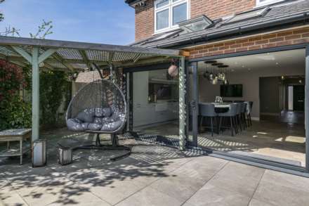 Hilltop Road, Earley, Image 23
