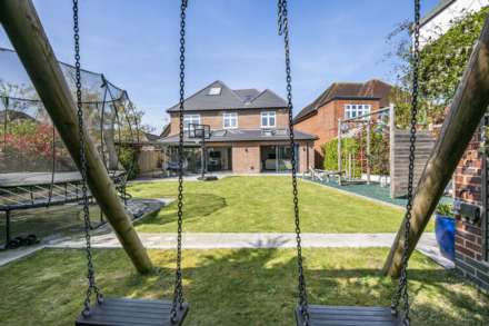 Hilltop Road, Earley, Image 4
