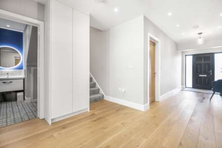 Hilltop Road, Earley, Image 6