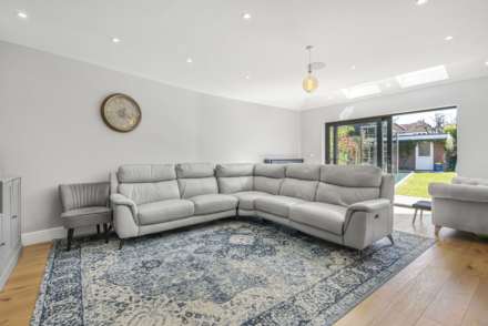 Hilltop Road, Earley, Image 7