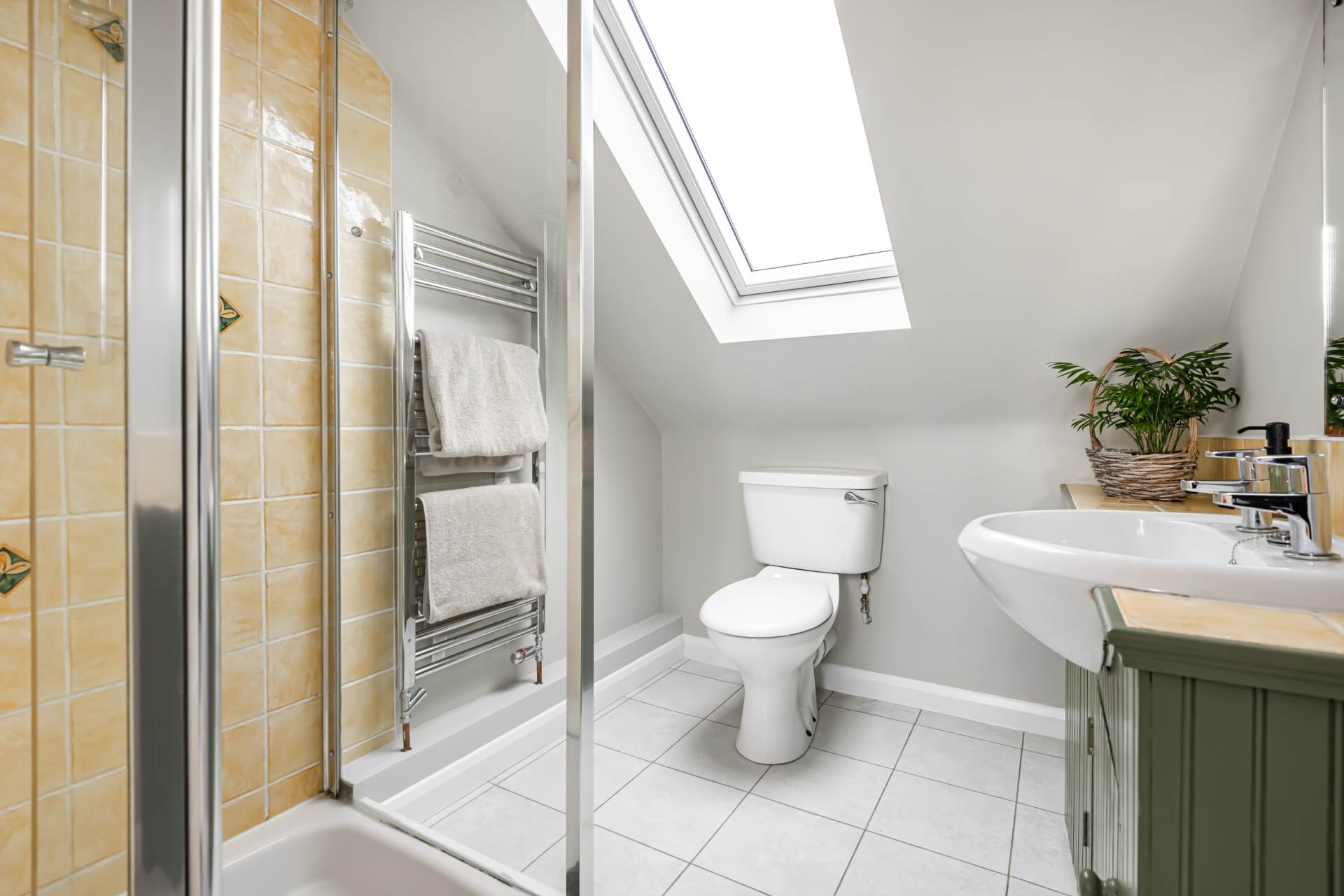 Meadow Road, Earley, Image 16