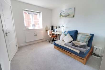 Equestrian Court, Arborfield Green, Image 6