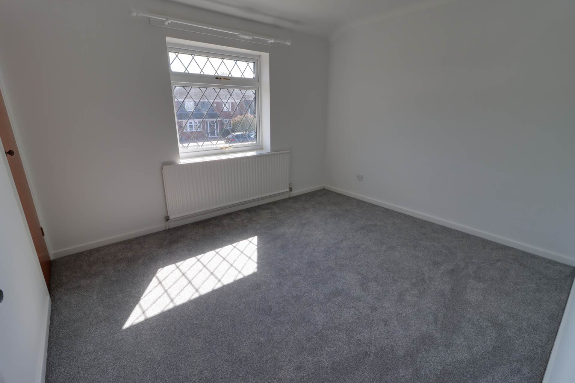 Woodpecker Close, Reading, Image 12