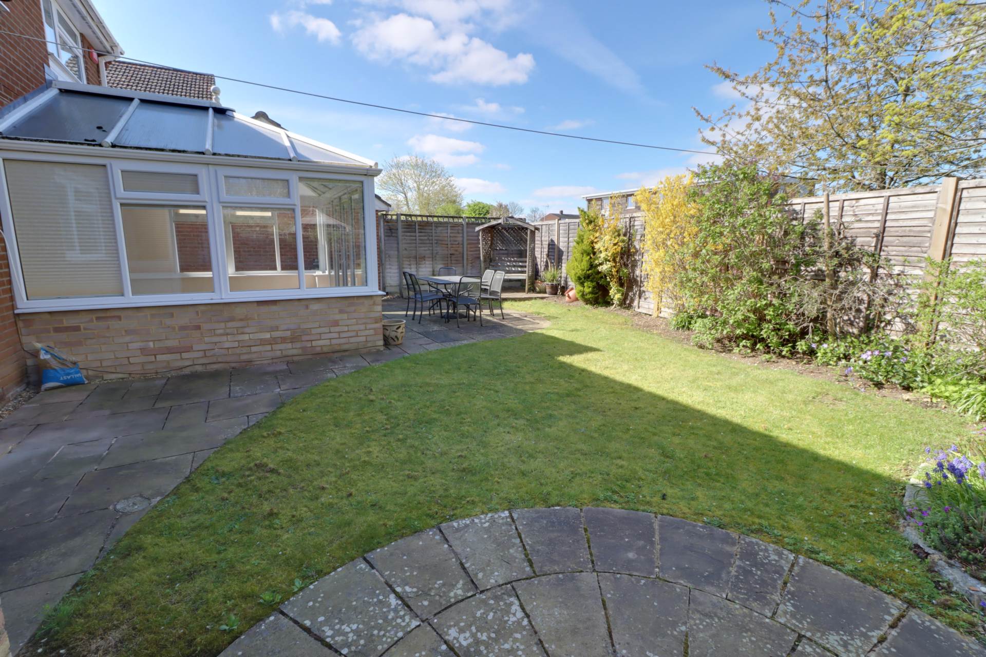 Woodpecker Close, Reading, Image 17