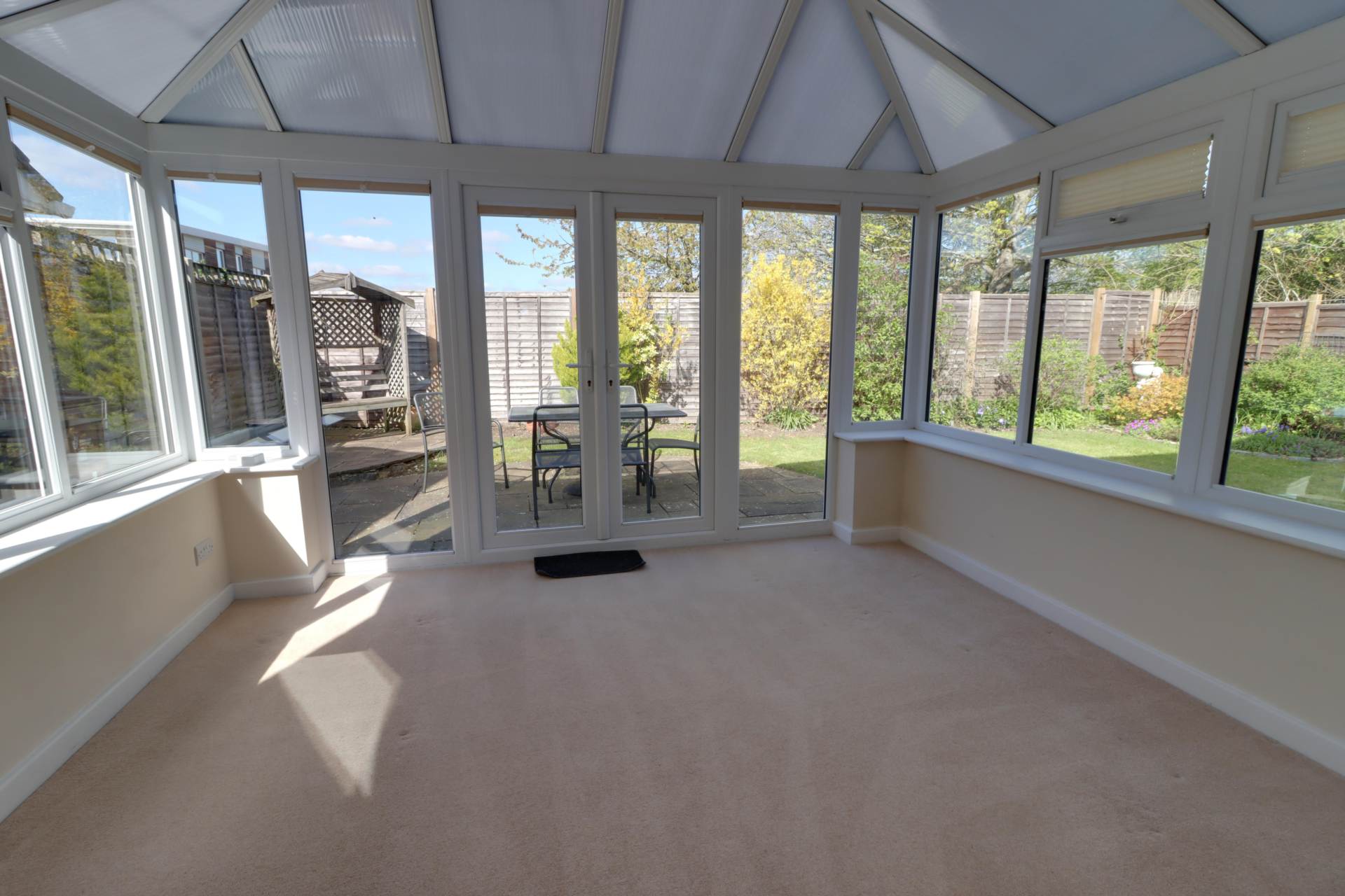 Woodpecker Close, Reading, Image 4