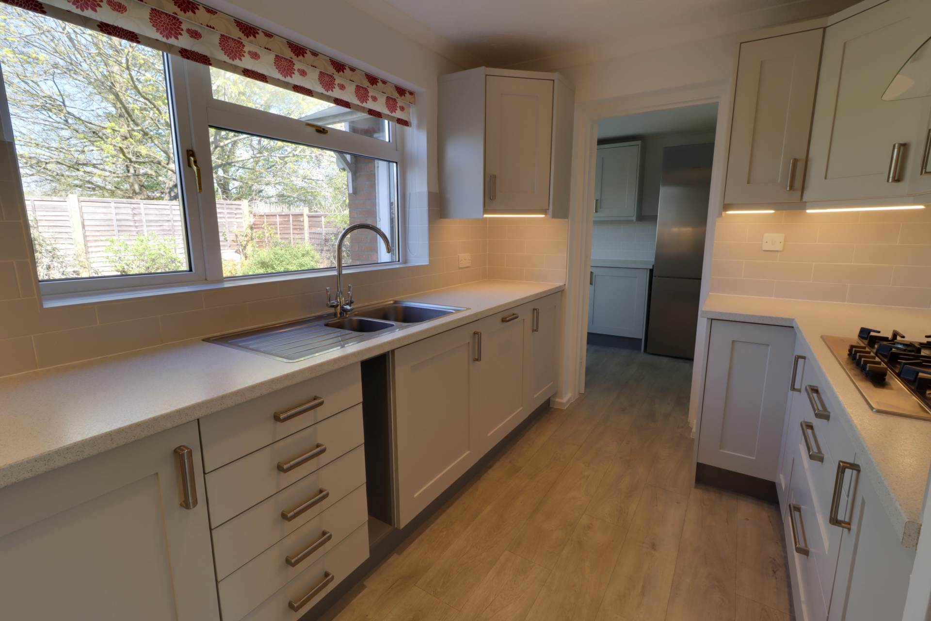 Woodpecker Close, Reading, Image 7