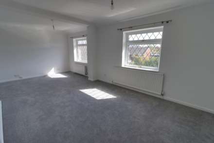 Woodpecker Close, Reading, Image 10