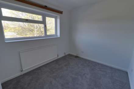 Woodpecker Close, Reading, Image 13