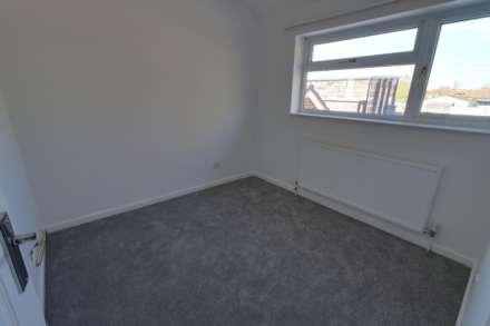 Woodpecker Close, Reading, Image 14