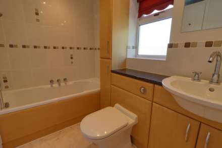 Woodpecker Close, Reading, Image 15