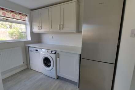 Woodpecker Close, Reading, Image 8