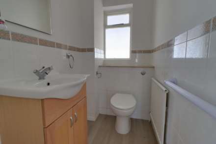 Woodpecker Close, Reading, Image 9