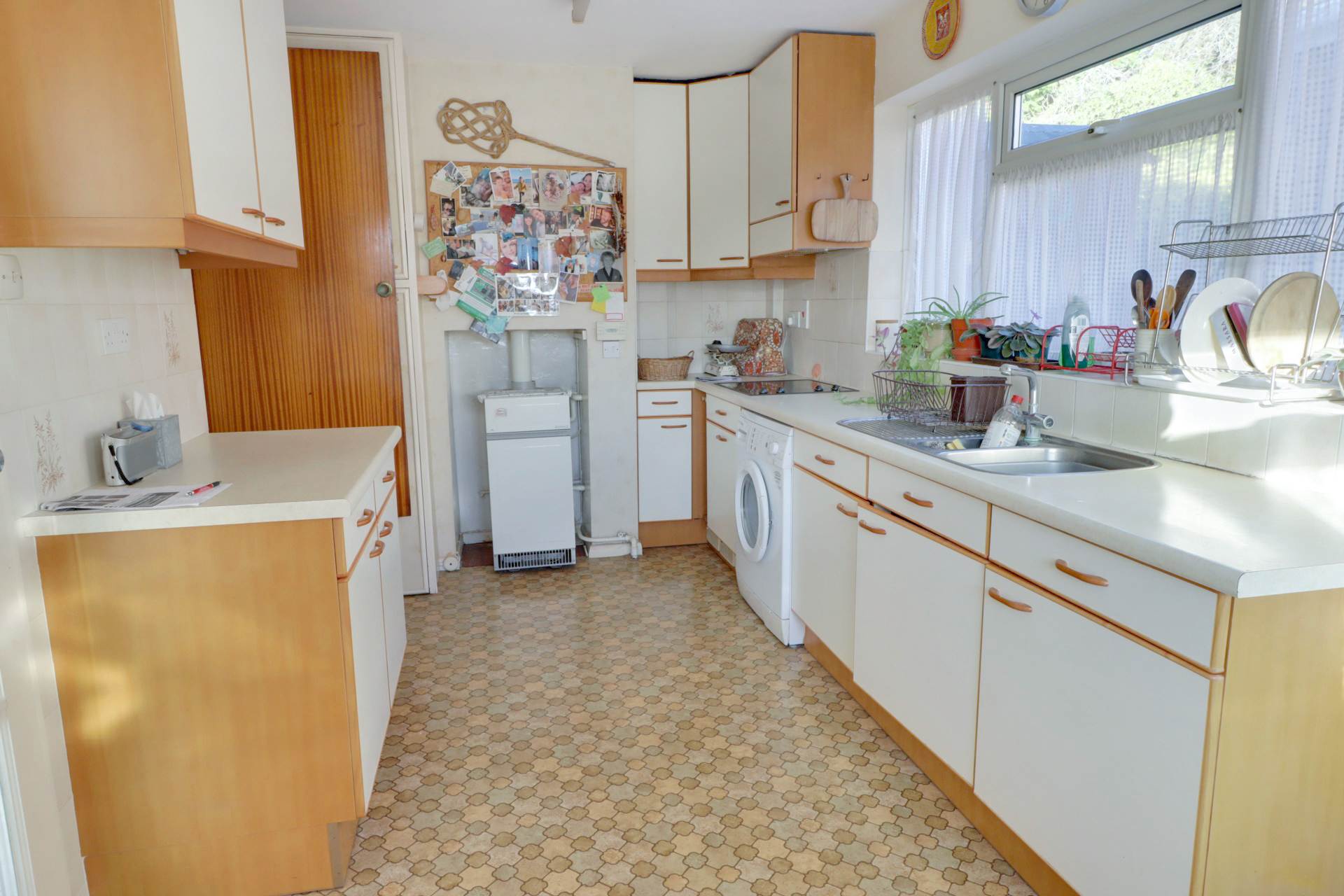 Western Ave, Woodley, Image 11